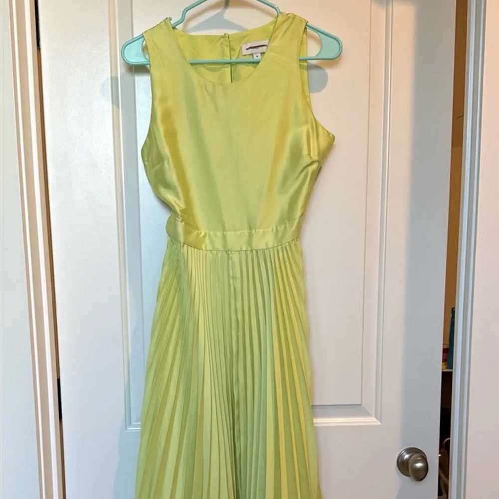 Elegant Yellow Sleeveless Dress